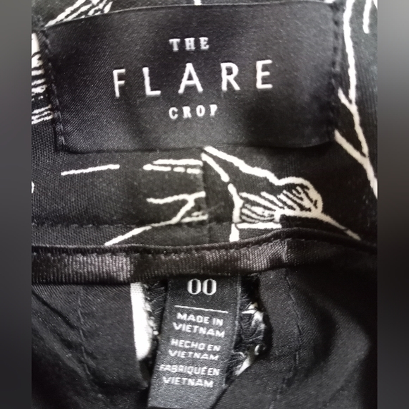 White House Black Market Cropped Flare Pants. EUC. Size 00. - Picture 3 of 9